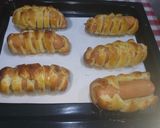Hình bước làm 3 của món Bánh mì cuộn xúc xích
