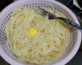 Foto langkah ke 3 dari resep Spaghetti Carbonara Sosis.