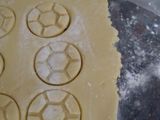 Pelotitas de futbol en galletitas pintadas