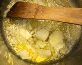 Szerecsendiós fokhagymakrémleves sajttócsnival recept fázis 1 fotója