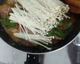 Foto langkah ke 7 dari resep Enoki tumis pedas.