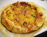 Foto del passaggio 6 della ricetta Torta Salata con piselli, wurstel, formaggio e patate
