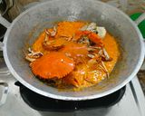 Foto langkah ke 5 dari resep Kepiting Saus Singapura.