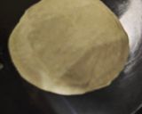 A picture of step 4 of स्पाइसी नूडल्स रोल.