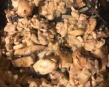Foto del paso 3 de la receta: Estofado de pollo al vino tinto con puré de papá