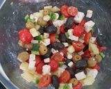 Foto del paso 3 de la receta: Ensalada de queso y aceituna