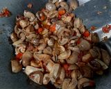 Foto langkah ke 4 dari resep Oseng Pedas Jamur Sawit.