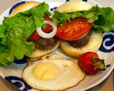 A picture of step 7 of Beef Burger with Cheese and Dried Tomato Bread.