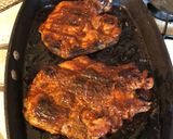 Foto del paso 3 de la receta: Chuleta a la plancha con salsa barbacoa…