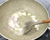 Foto langkah ke 3 dari resep Tumis kikil cabe hijau.