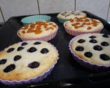Túrós piskóta gyümölcsökkel recept fázis 3 fotója
