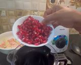 A picture of step 2 of Guava-Pomegranate Punch.