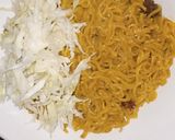 A picture of step 3 of Spicy cabbage noodles.