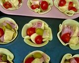 Foto del paso 3 de la receta: CANASTITAS DE JAMÓN COCIDO Y QUESO CON TOMATE Y ACEITUNAS 🍖🧀🍅🫒