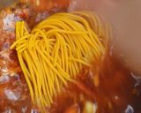 Foto langkah ke 2 dari resep Gluten Free Tomato Soup Ramyeon - Chenle NCT hack.