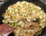 Foto del paso 3 de la receta: Merluza con calabacín y huevos cuajados