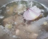A picture of step 2 of Chicken yakhni pulao.
