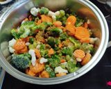 Foto del paso 2 de la receta: Crema de verduras con brócolis, coliflor y zanahorias