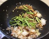 รูปขั้นตอนการทำที่ 3 ของ ข้าวผัดคะน้าหมูกรอบ