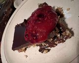 Foto del paso 6 de la receta: Tarta de chocolate, nueces y coco con salsa de frutos rojos (muy fácil y nutritivo)
