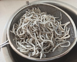 Foto del paso 1 de la receta: Gulas fritas