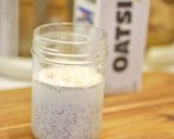 Foto langkah ke 1 dari resep Strawberry Sorbet Chia Overnight Oats.