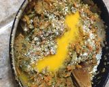 Foto del paso 3 de la receta: Budín de verduras ralladas con relleno de queso y claras batidas
