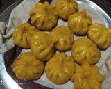 आंब्याच्या रसातील मोदक (ambyachya rasatil modak recipe in marathi) रेसिपी स्टेप 8 फोटो 