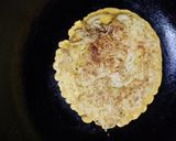 A picture of step 4 of Noodles Omelette.