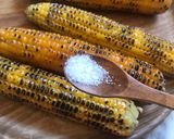 صورة لخطوة 3 من وصفة ذرة مشوية بنكهة الزبدة 👌😋