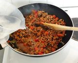 Foto langkah ke 3 dari resep Homemade Taco Fries.