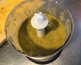 Une image de l'étape 6 de Sauce salade au citron confit, pesto de fanes epicé et melfor.