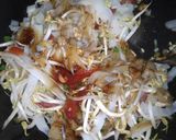 Foto langkah ke 3 dari resep Kwetiau Goreng Simple & Praktis.