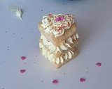 Foto del passaggio 9 della ricetta Cuori di millefoglie con crema chantilly e fragole vegan