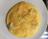 Foto del paso 2 de la receta: Desayuno Banana 🍌 pizza 🍕 (3 ingredientes: 🍌 + 🧀 + 🥚)