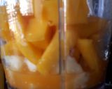 A picture of step 2 of Pineapple mango smoothie.