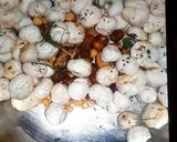A picture of step 2 of Healthy makhana bhel.