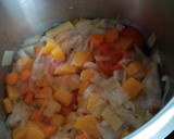 Foto del paso 1 de la receta: Crema de verduras con nata y pasas