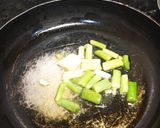 Foto del paso 1 de la receta: Revuelto, de champiñones y gulas de pobre...
