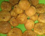 Foto langkah ke 6 dari resep Bola bola ubi kriuk surprise.