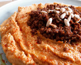 Foto del paso 7 de la receta: Hummus a la sobrasada con carne especiada y piñones