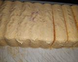 A picture of step 2 of Creamy mango cheese cake slices.