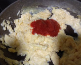 Foto del paso 2 de la receta: Huevos revueltos jugosos con tomate