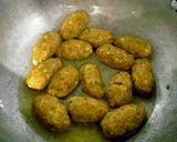 A picture of step 4 of Muthiya kabab.
