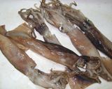 Foto del paso 2 de la receta: Calamares (3 formas de hacerlos) como limpiarlos