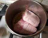Foto del paso 1 de la receta: Codillo de cerdo guisado