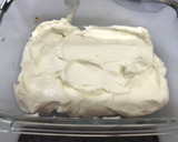 Foto del paso 3 de la receta: Helado 💯 por 💯 artesanal sabor strawberry cheesecake sin lactosa