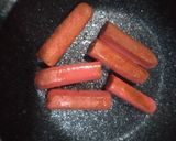 Foto langkah ke 4 dari resep Hotdog mie sosis.