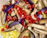 Foto langkah ke 1 dari resep Terong Tumis Jagung.