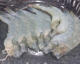 Hình bước làm 1 của món Tôm bao mọc chiên giòn